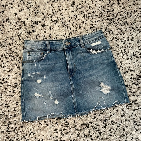 Zara distressed mini skirt - Picture 1 of 3